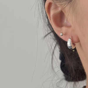 Ensemble minimaliste S925 argent fin boucle d'oreille texturée et clou sphérique