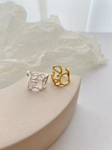 Detail of irregular S925 sterling silver open rings in gold and silver finish