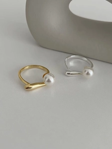 Detailed view of S925 sterling silver adjustable rings with pearl and water drop accent