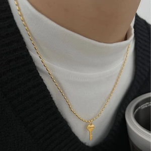 Collier minimaliste en argent 925 doré avec pendentif clé cœur gravé Love