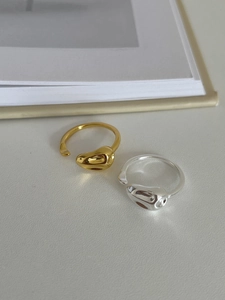 Macro shot of minimalist liquid metal open rings in polished gold and silver finishes