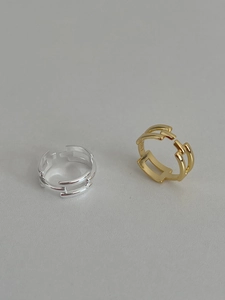 Macro shot of 925 sterling silver hollow chain rings with S925 hallmark and gold plating