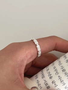 Close-up of S925 sterling silver hollow lace ring with chain texture worn on finger