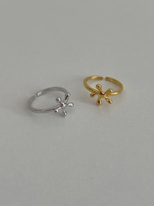 Macro view of liquid metal splash rings in gold and silver S925 sterling silver