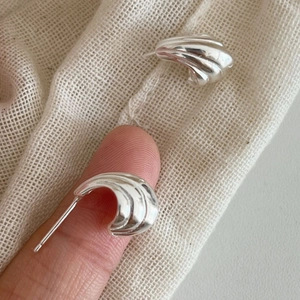 Boucles d'Oreilles Créoles Géométriques en Argent Sterling 925 Forme de Vague Croissant Minimaliste Or Argent Électroplaqué pour Femme Bijoux Cadeau