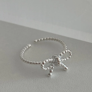 Minimalist S925 sterling silver twisted ring featuring a dainty bow-knot design