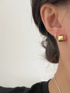 Close-up of stacked S925 silver rope hoop and wide polished 18K gold plated earring