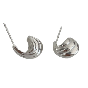 Boucles d'oreilles minimalistes en argent S925 avec design à arc poli et ondulé