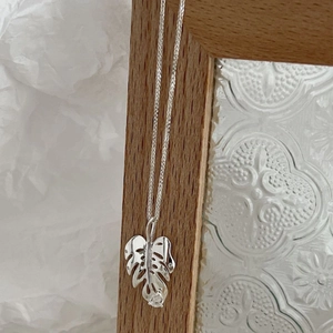 Collier rétro en argent sterling S925 avec pendentif feuille de Monstera et zircon brillant
