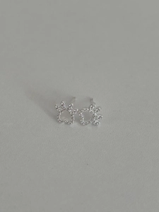 Detailed view of S925 silver hollow cat paw ear threaders with heart shaped zircon stones