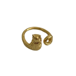 Minimalist golden 925 sterling silver open ring featuring a cute curled cat design