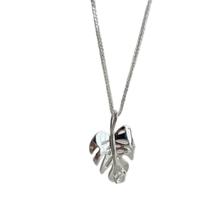Collier minimaliste en argent S925 avec pendentif feuille de Monstera et zircon