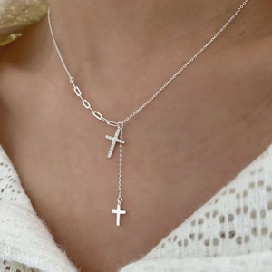Collana a Y con doppia croce in argento 925 con zirconi e catena asimmetrica a graffetta