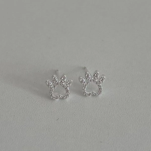 S925 sterling silver hollow cat paw stud earrings with sparkling white cubic zirconia
