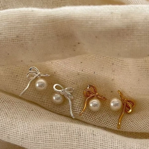 Boucles d'oreilles nœud en argent 925 avec perles rondes en or et argent