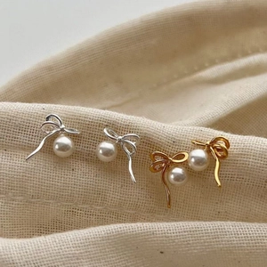 Boucles d'oreilles nœud en argent 925 avec perles blanches élégantes en doré et argenté