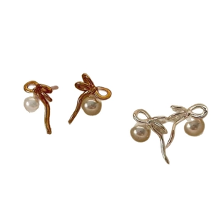 Boucles d'oreilles nœud élégantes en argent 925 avec perles blanches, dorées et argent