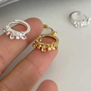 Boucles d'Oreilles Créoles en Argent Sterling 925 pour Femmes Trois Fleurs Délicates Strass Or Argent Bijoux de Style Coréen