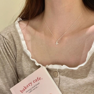 Elegant S925 sterling silver clover pearl necklace on a woman with casual knitwear