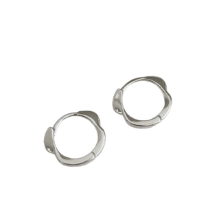 Boucles d'oreilles Mobius en argent 925 sterling avec un design ondulé minimaliste