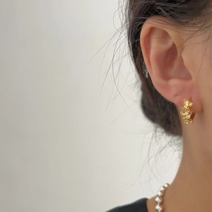 Boucles d'oreilles créoles fleurs en argent 925 doré orné de zircons cubiques fins