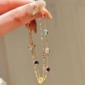Bracelet double rang en or avec zircons colorés sertis clos au design sophistiqué