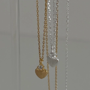 Collier en argent 925 avec pendentif cœur brossé doré et petite pierre en zircone