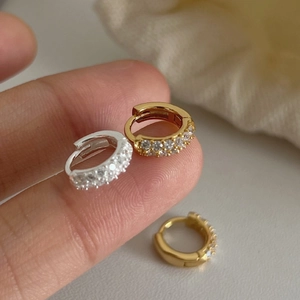 Boucles d'Oreilles Créoles Huggie en Argent Sterling 925 avec Strass pour Femmes Petites Boucles Géométriques Pave Bijoux de Mode