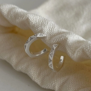 Exquisite 925 Sterling Silver Geometric Argyle Hoop Earrings For Women Pave Rhinestone C-Shaped Stud Earrings Fashion Luxury Jewelry Gift
