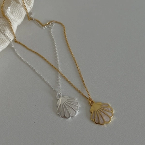 Elegant 925 sterling silver shell necklace in gold and silver finish with mother of pearl