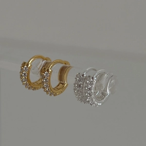 Boucles d'oreilles créoles Huggie en argent 925 avec pavé de zircons étincelants