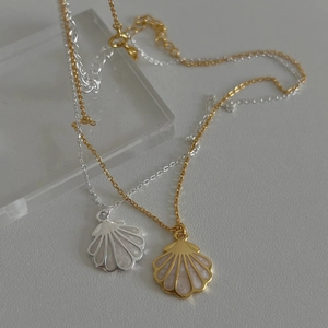925 sterling silver shell pendant necklaces in gold and silver finish with white enamel