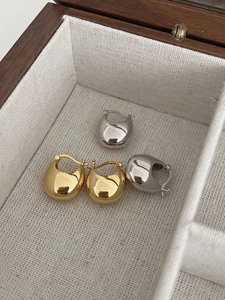 Close-up of S925 sterling silver chunky teardrop earrings in gold and silver finish