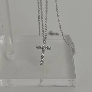 Classic 925 silver cross necklace with pavé cubic zirconia on an O-chain link