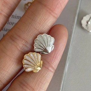 Boucles d'oreilles coquillage en argent 925 avec incrustation de nacre blanche