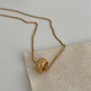 Elegant gold S925 silver necklace with sparkling star-etched cylindrical charm pendant
