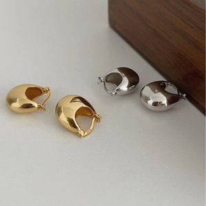 Minimalist S925 sterling silver chunky hoop earrings in polished gold and silver finishes