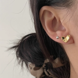 Minimalist S925 sterling silver gold heart stud earrings with mirror finish for women