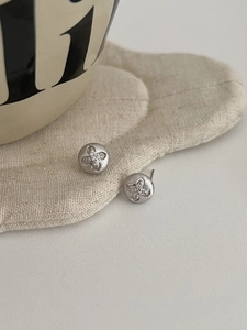 Detailed view of matte silver clover stud earring with sparkling cubic zirconia inlay