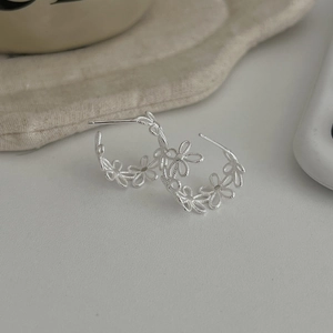 925 Sterling Silver Hollow Lace Flower Stud Earrings For Women Exquisite C-Shaped Floral Studs Light Luxury Ins Style Jewelry