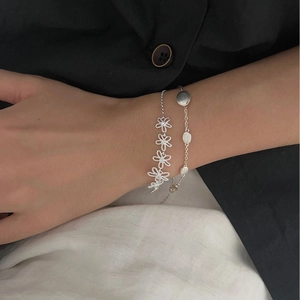 Elegant S925 silver hollow flower bracelet set with frosted oval charm details for women