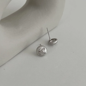Minimalist S925 sterling silver clover stud earrings with brushed texture and tiny crystals