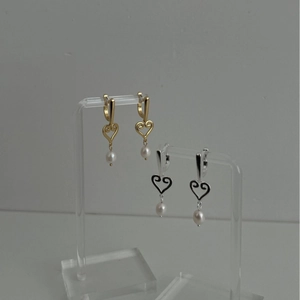 Boucles d'Oreilles Cœur en Argent Sterling 925 avec Perle d'Eau Douce pour Femme Bijoux Élégants avec Motif Cœur Évidé