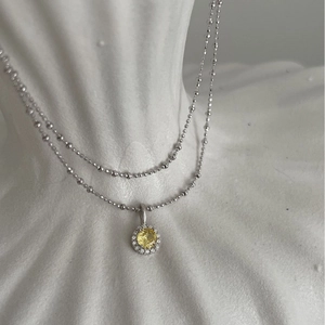 Élégant collier en argent S925 avec pendentif gemme jaune étincelant sur chaîne
