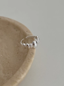 Close-up of S925 sterling silver adjustable ring with bubble texture and engraved hallmark