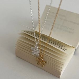 Elegant 925 silver flower necklaces with sparkling crystals in gold and silver finish