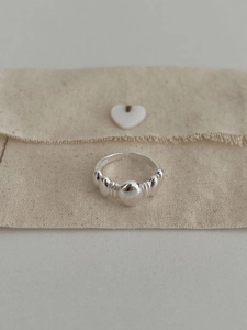 Close-up of S925 sterling silver adjustable ring with oval relief and horizontal texture