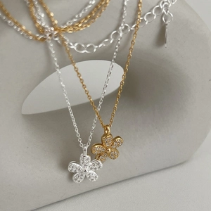 925 silver flower pendant necklaces in gold and silver finishes with pavé crystals