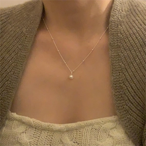 Minimalist S925 silver necklace with single natural freshwater pearl pendant on model