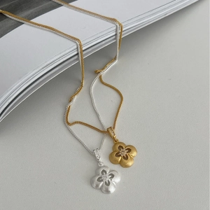 Collana con Ciondolo Quadrifoglio in Argento Sterling 925 per Donna Texture Spazzolata Opaca Italiana Strass Gioielli Vintage